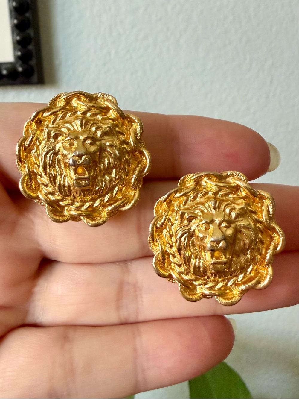 Vintage Anne Klein Gold Tone Lions Head Clip On Chain Rope Frame Earrings Large
